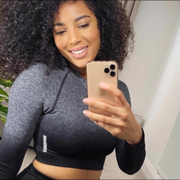 Gymshark Set (Top & Leggings) - Picture 4 of 8